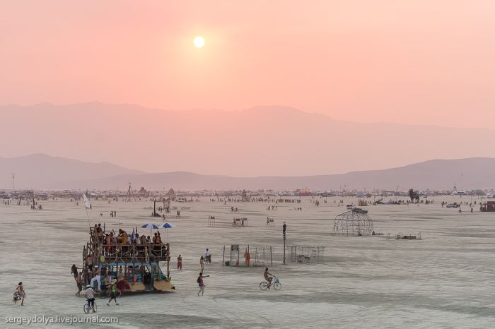 The Vehicles of Burning Man 2013 (39 pics)