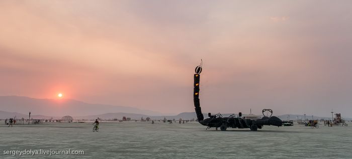 The Vehicles of Burning Man 2013 (39 pics)