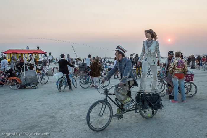 The Vehicles of Burning Man 2013 (39 pics)