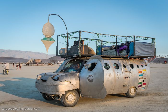 The Vehicles of Burning Man 2013 (39 pics)