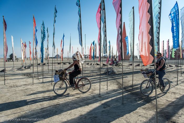 The Vehicles of Burning Man 2013 (39 pics)