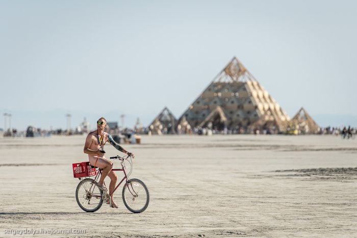 The Vehicles of Burning Man 2013 (39 pics)