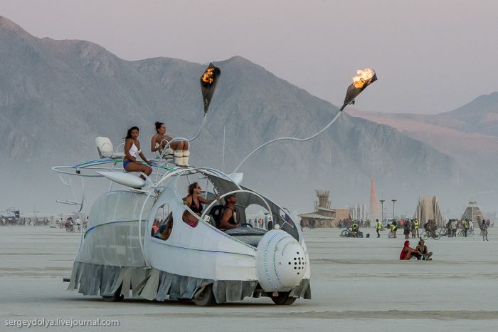 The Vehicles of Burning Man 2013 (39 pics)