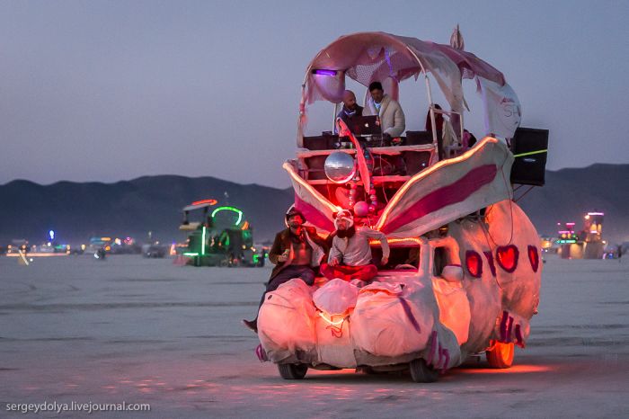 The Vehicles of Burning Man 2013 (39 pics)