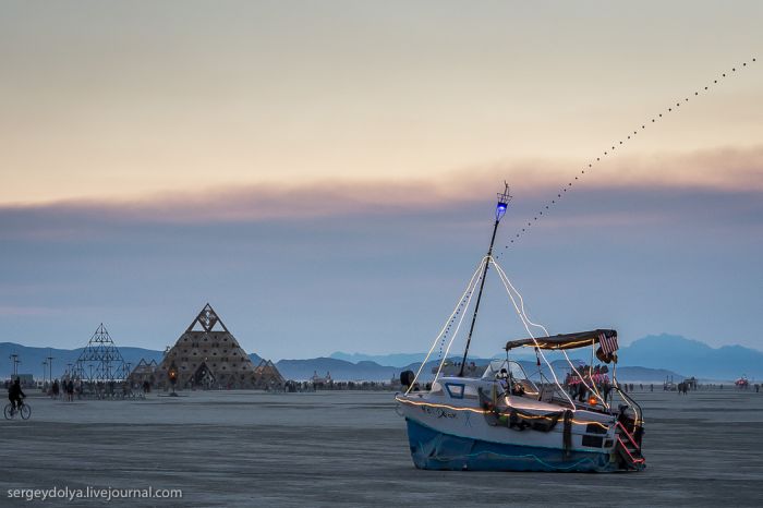 The Vehicles of Burning Man 2013 (39 pics)