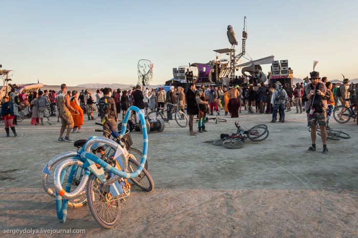 The Vehicles of Burning Man 2013 (39 pics)