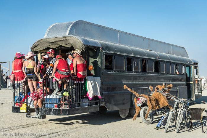 The Vehicles of Burning Man 2013 (39 pics)