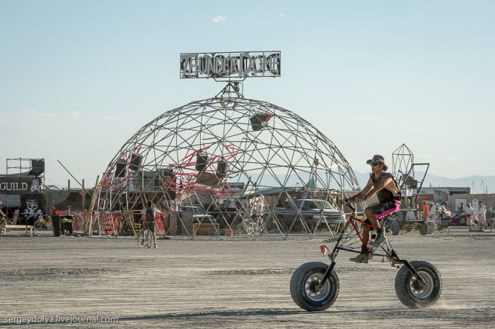 The Vehicles of Burning Man 2013 (39 pics)