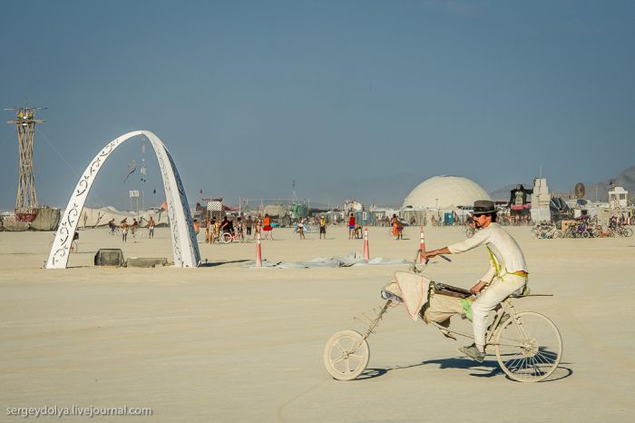 The Vehicles of Burning Man 2013 (39 pics)