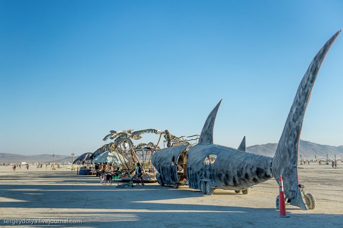 The Vehicles of Burning Man 2013 (39 pics)