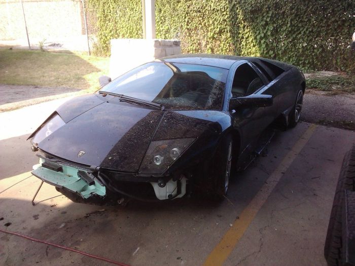 Lamborghini Crash (9 pics)
