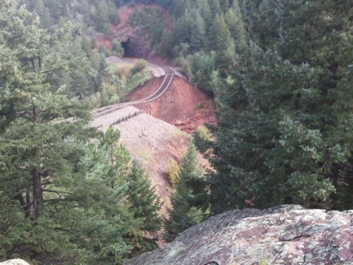 Dangerous Road (5 pics)