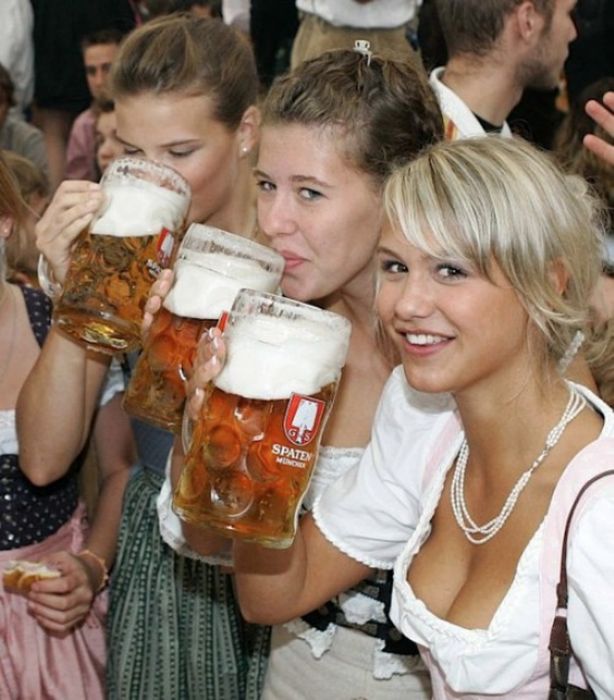 Girls Love Beer (44 pics)
