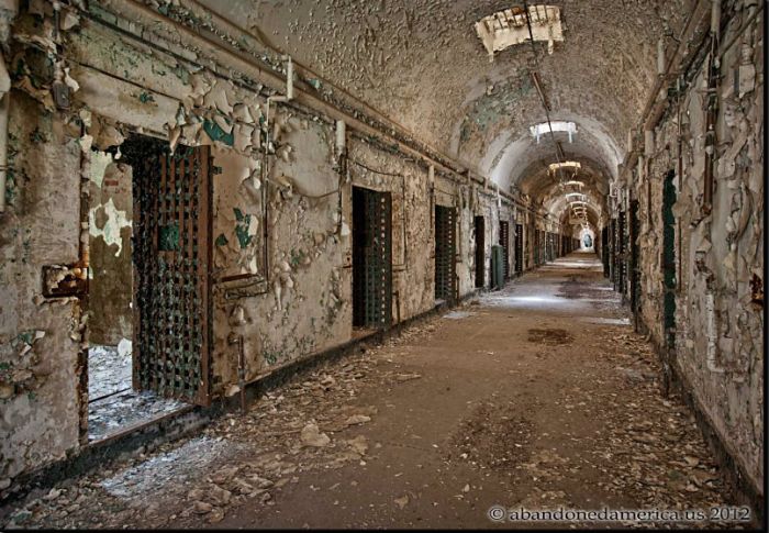 Two Abandoned Prisons (33 pics)