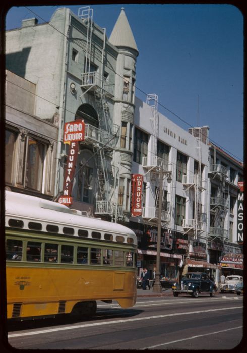 Downtown Los Angeles in 1952 and Now (14 pics)