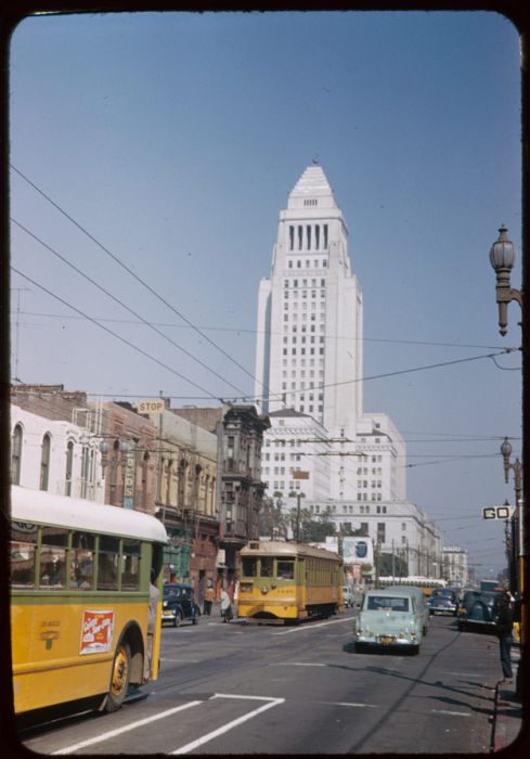 Downtown Los Angeles in 1952 and Now (14 pics)