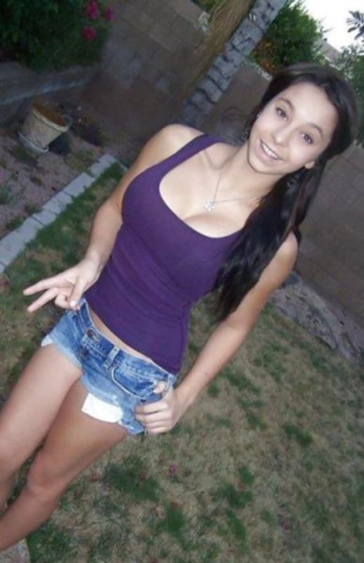 Girls in Shorts (20 pics)