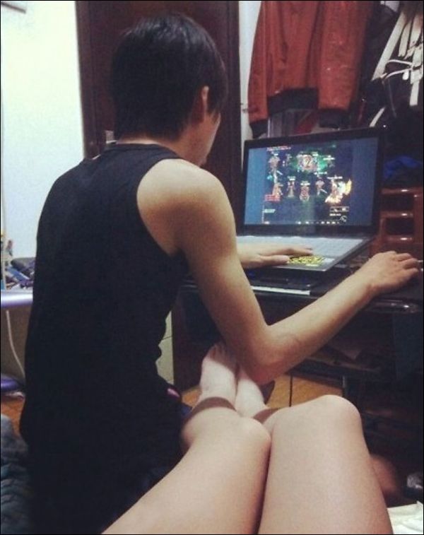 Gamer's Girlfriend (8 pics)