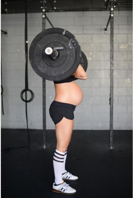 Photos of Pregnant Lea-Ann Ellison Lifting Weights (15 pics)