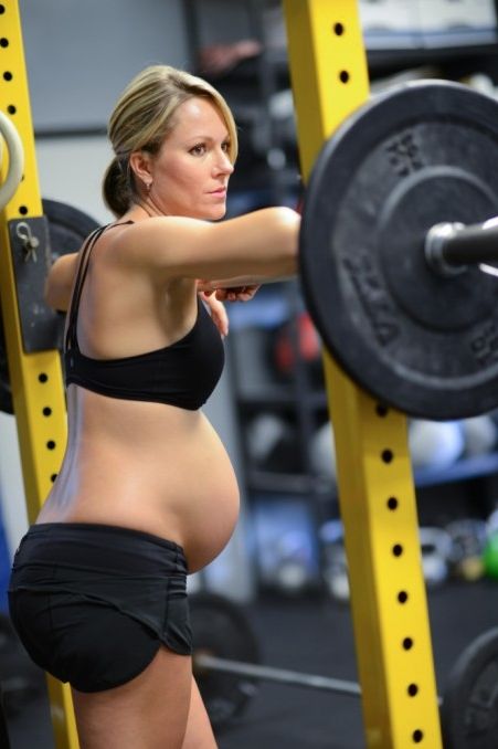 Photos of Pregnant Lea-Ann Ellison Lifting Weights (15 pics)