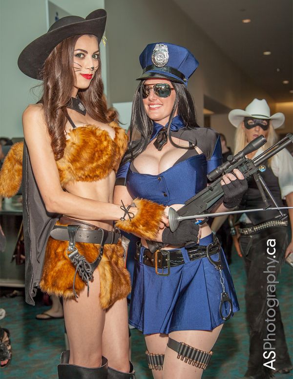 LeeAnna Vamp as Puss in Boots at Comic Con 2013 (6 pics)