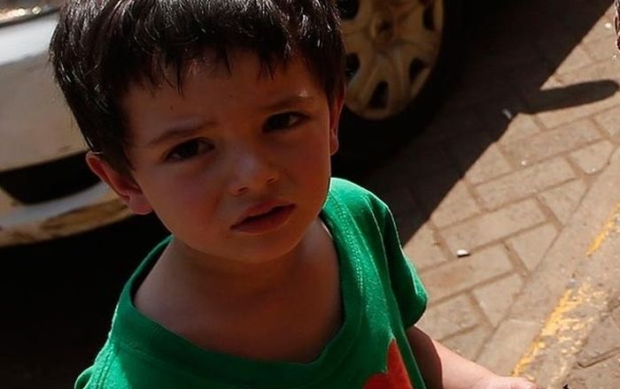 4-Year-Old British Boy vs Nairobi Terrorists (4 pics)