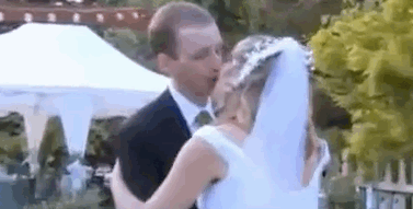 Awkaward Kisses (30 pics)