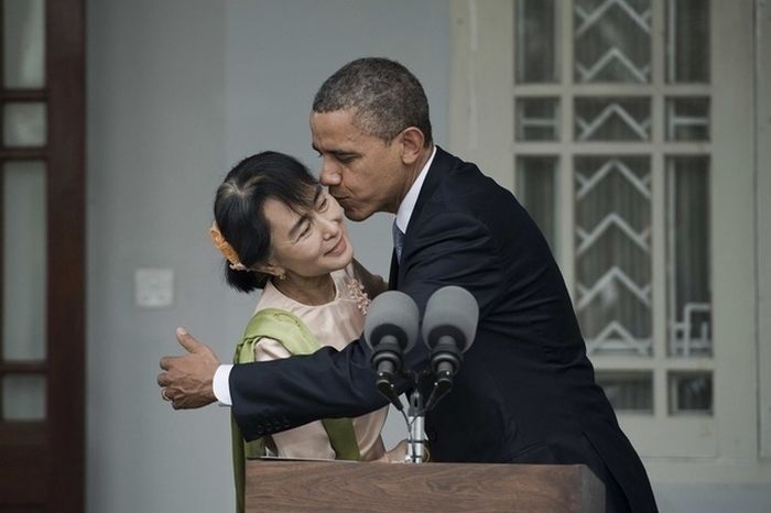 Awkaward Kisses (30 pics)