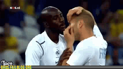 Awkaward Kisses (30 pics)
