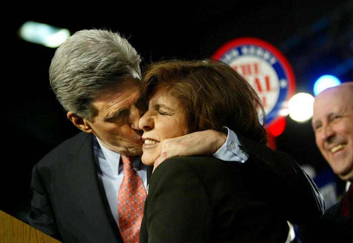 Awkaward Kisses (30 pics)