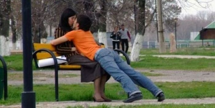 Awkaward Kisses (30 pics)