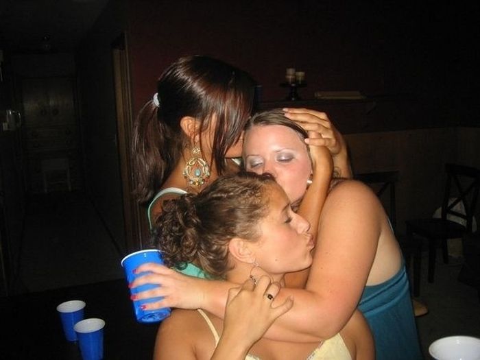 Awkaward Kisses (30 pics)