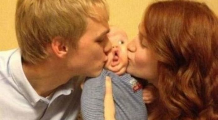 Awkaward Kisses (30 pics)