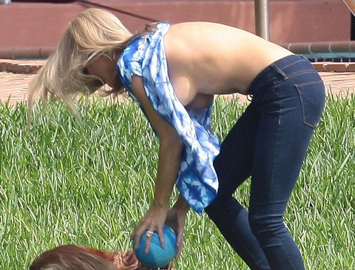 Joanna Krupa Playing with Her Dog (5 pics)