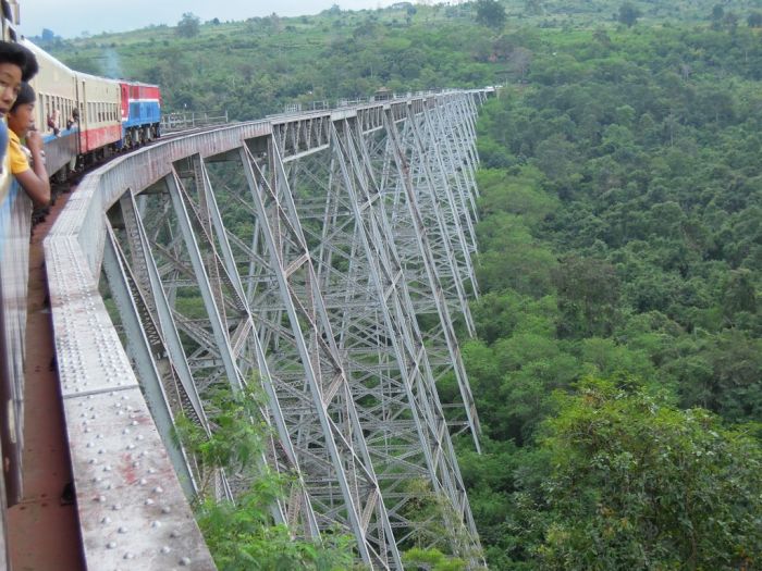 Goteik Viaduct in Myanmar (7 pics)