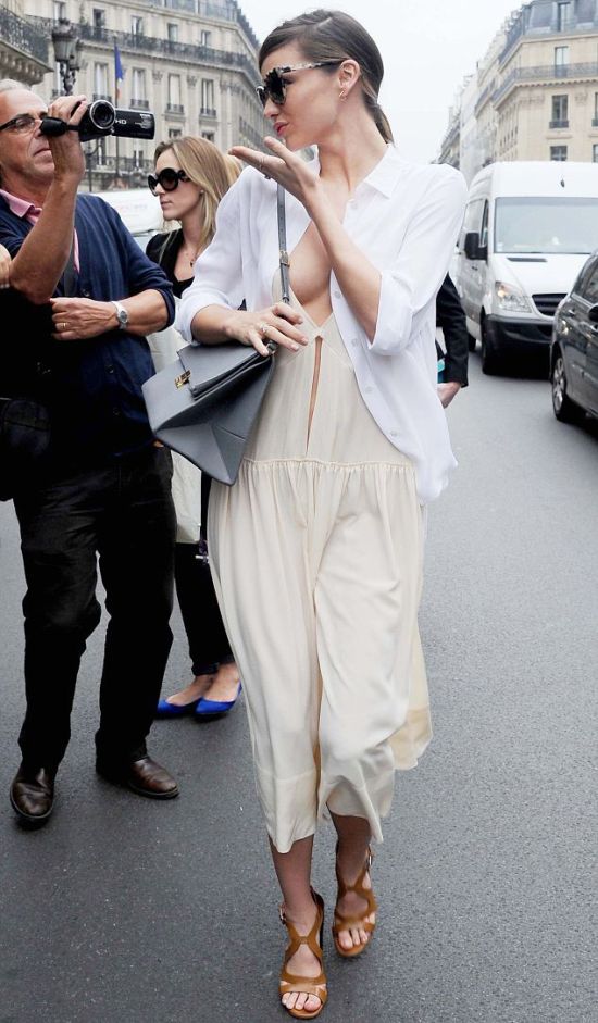 Miranda Kerr Has the Sexiest Dress Ever (6 pics)
