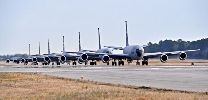 Boeing KC-135 Stratotanker at Work (50 pics)