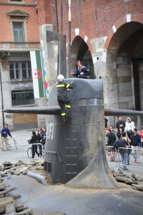 Submarine in the Centre of Milan (11 pics)