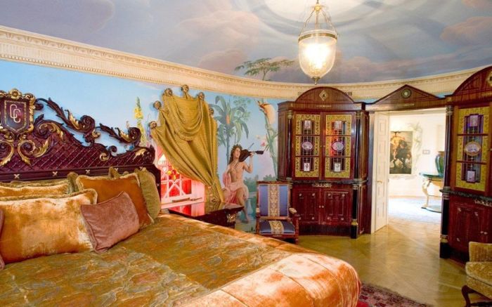 Versace Mansion is Sold (23 pics)