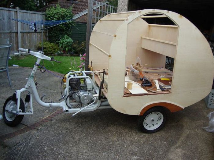 An Old Scooter Transformed into a Mobile Home (28 pics)