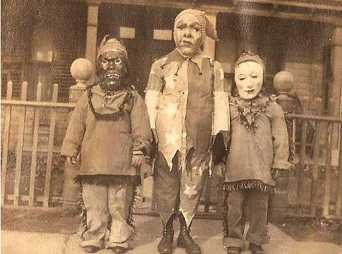 Scary Vintage Halloween Costumes (27 pics)