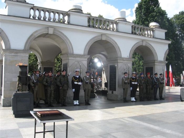 Tomb Of The Unknown Soldier From Around The World (37 pics)