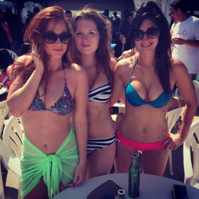 Bikini Girls (41 pics)