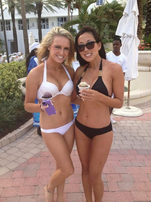 Bikini Girls (41 pics)