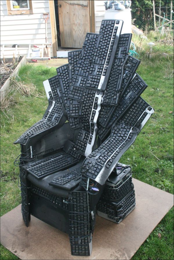 Keyboard Throne (6 pics)