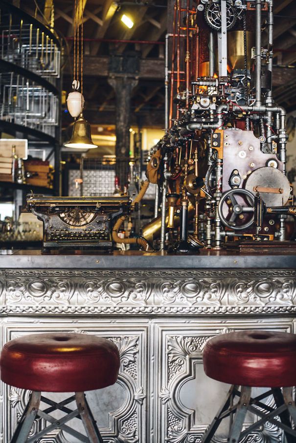 Steampunk Cafe in South Africa (9 pics)