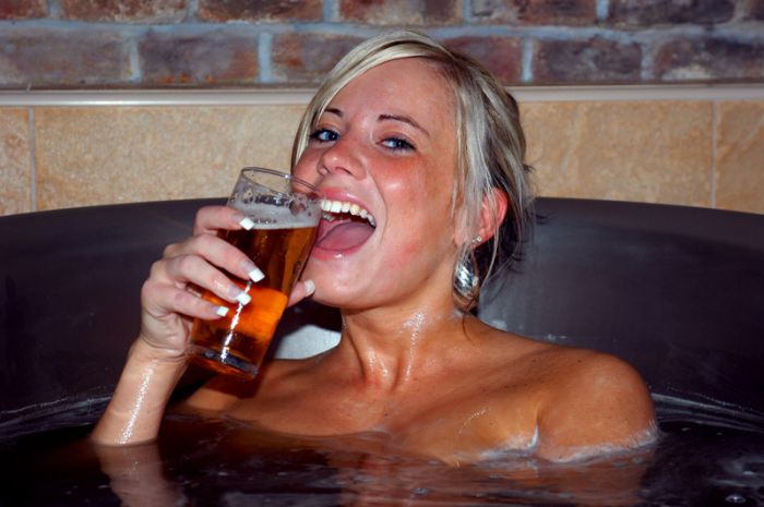 Beer Spa and Hot Girls (38 pics)