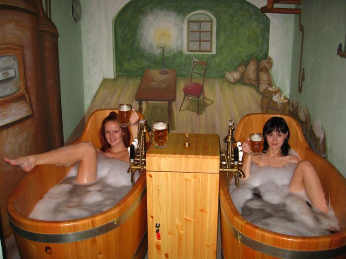 Beer Spa and Hot Girls (38 pics)