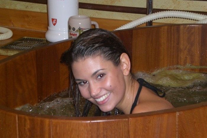 Beer Spa and Hot Girls (38 pics)