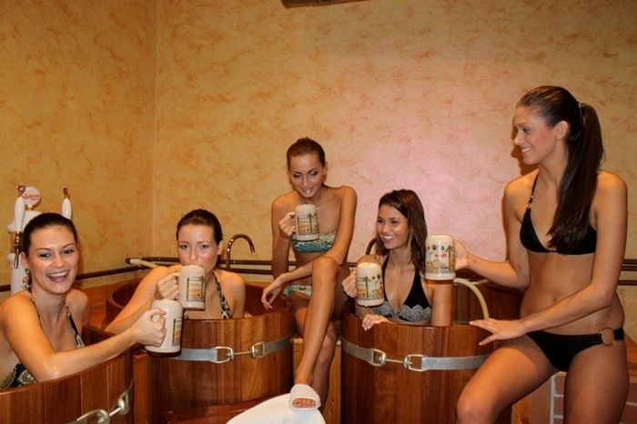 Beer Spa and Hot Girls (38 pics)